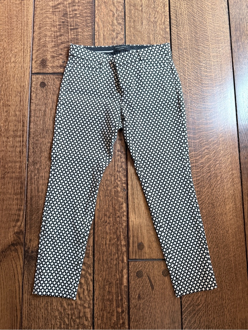00P Banana Republic Black and White pattern crop dress pants